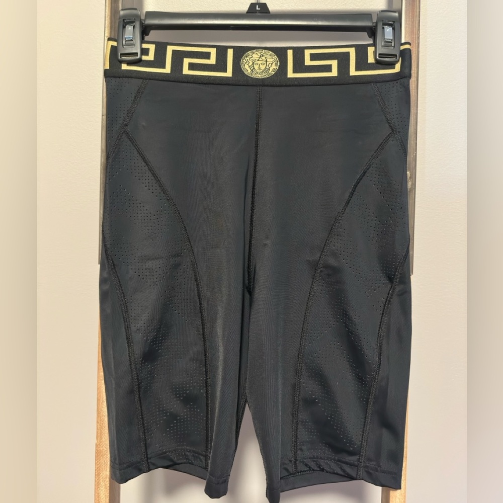 Versace - Picture 4 of 10